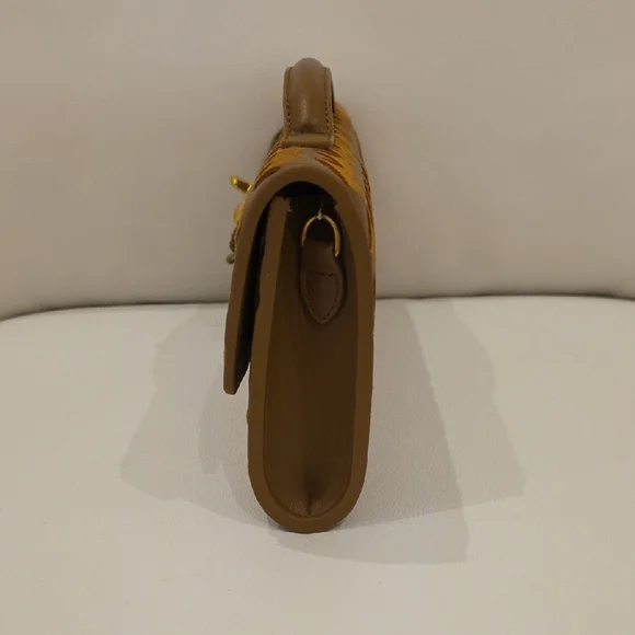 Elegant Leather Cashmere Tan Woven Clutch - Picture 4 of 10